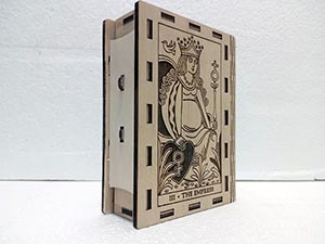Кутия за карти ТАРО - гравирана двустранно